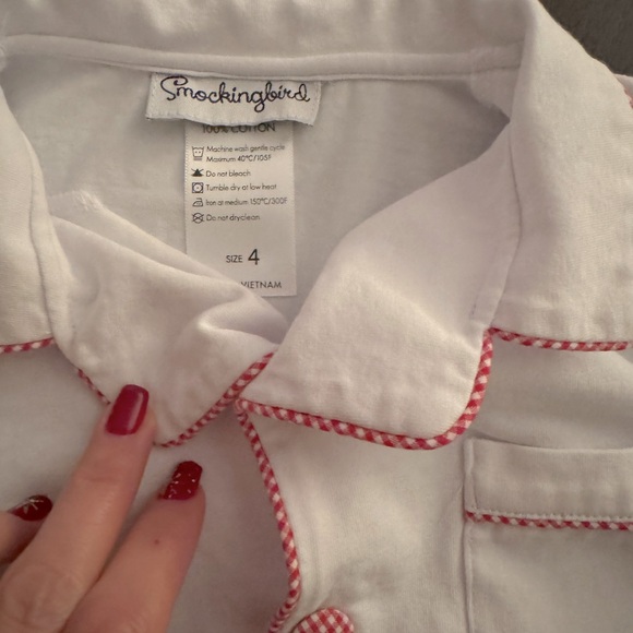 Size 4 white with red/ white piping pjs 🎅🏼 so cute - Picture 2 of 2
